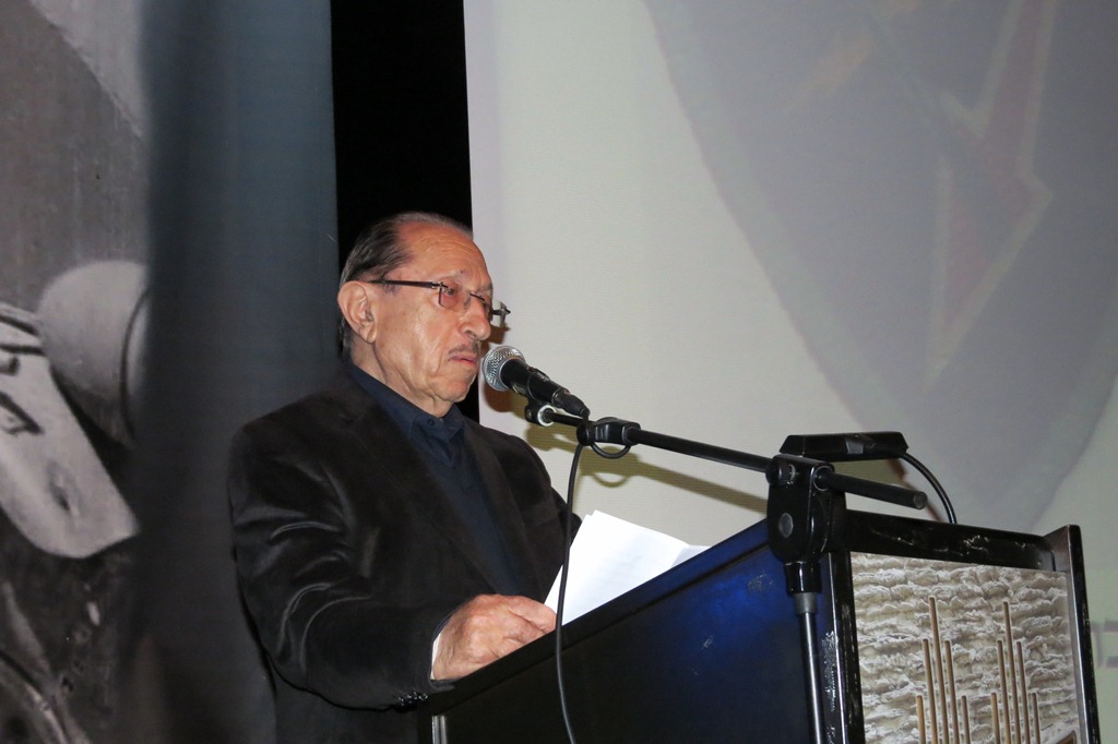 תמונה לוחם חטיבת הראל יוסקה לוטנברג נושא דברים