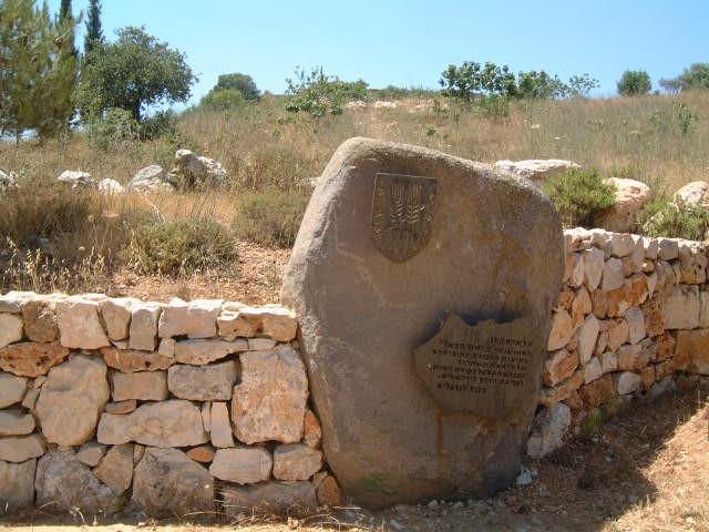 אנדרטה לציון המאבק על הדרך לירושלים