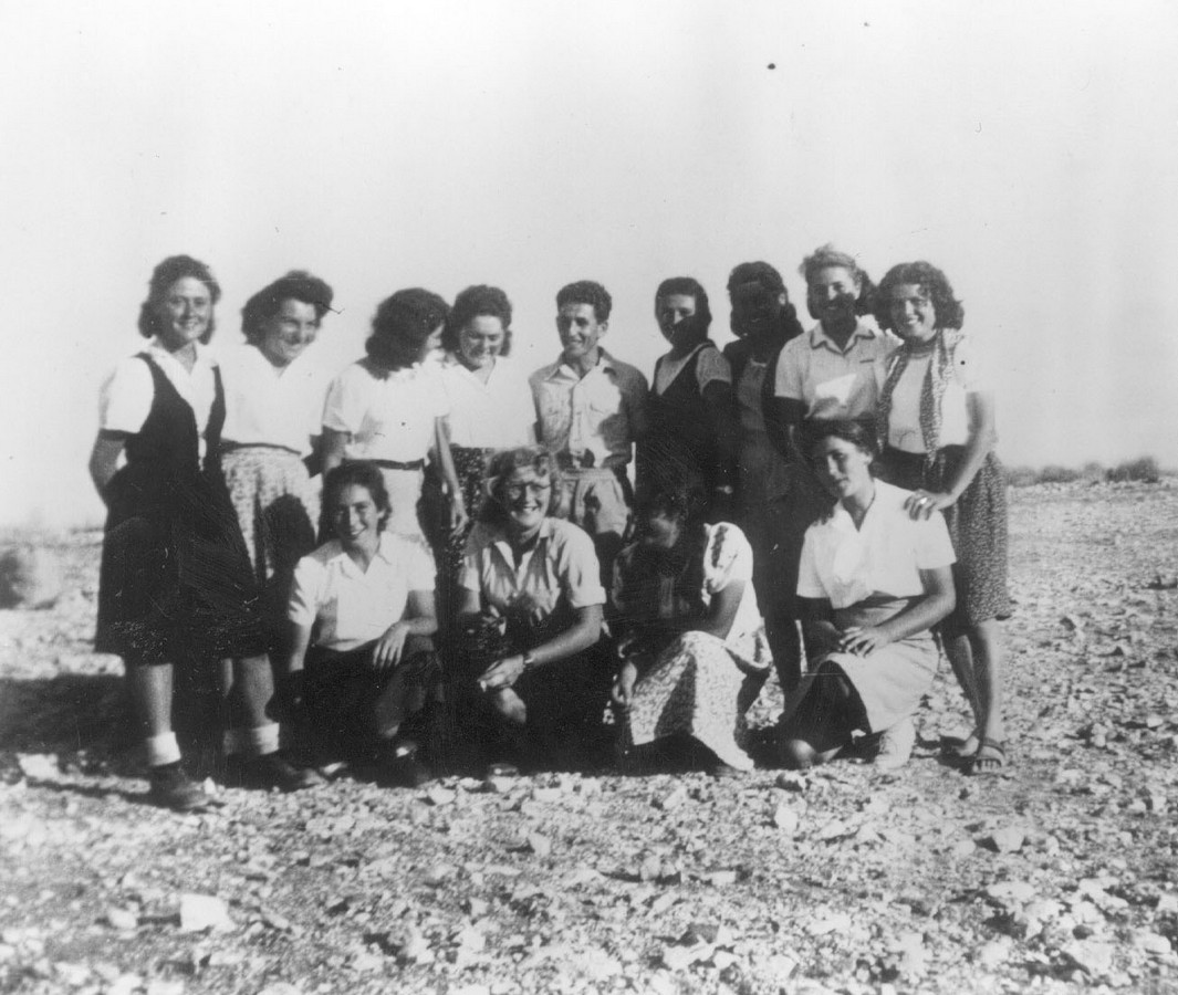 הבנות בגדוד
