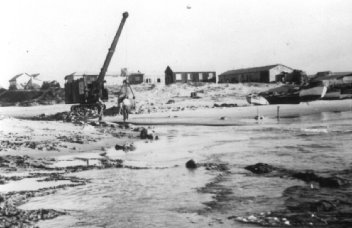 ב-מאי 1947  יצאנו להכשרה בקיבוץ נווה ים