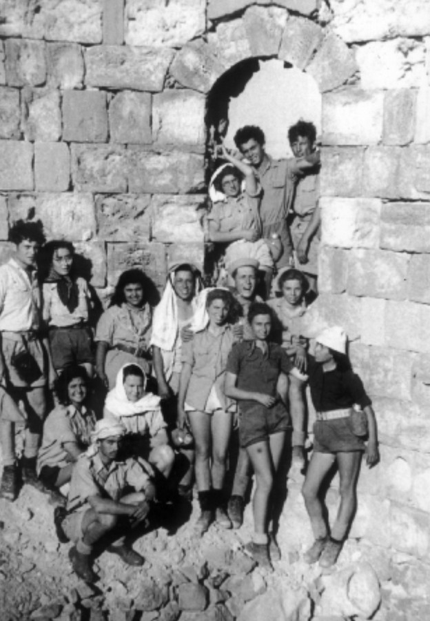 עליה למצדה בהדרכת מנשקה הראל