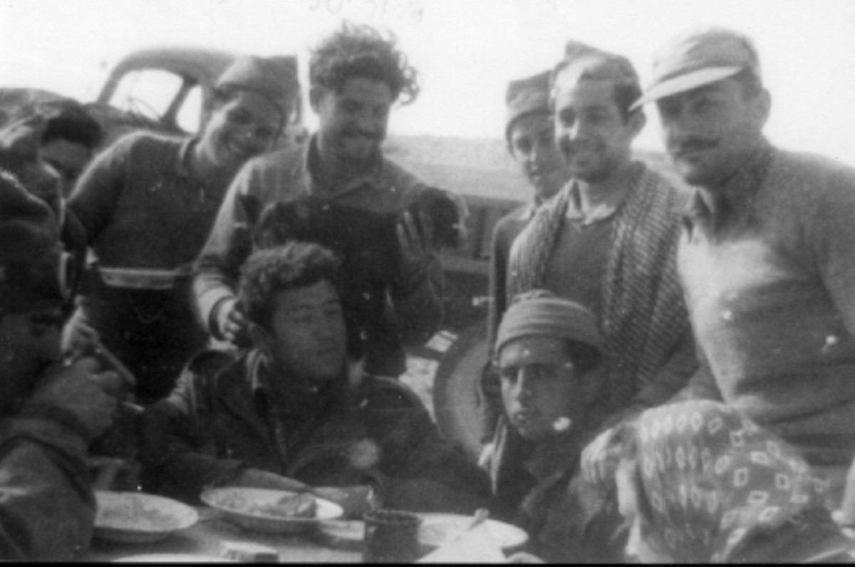 דמויות וחברים ביחידה
