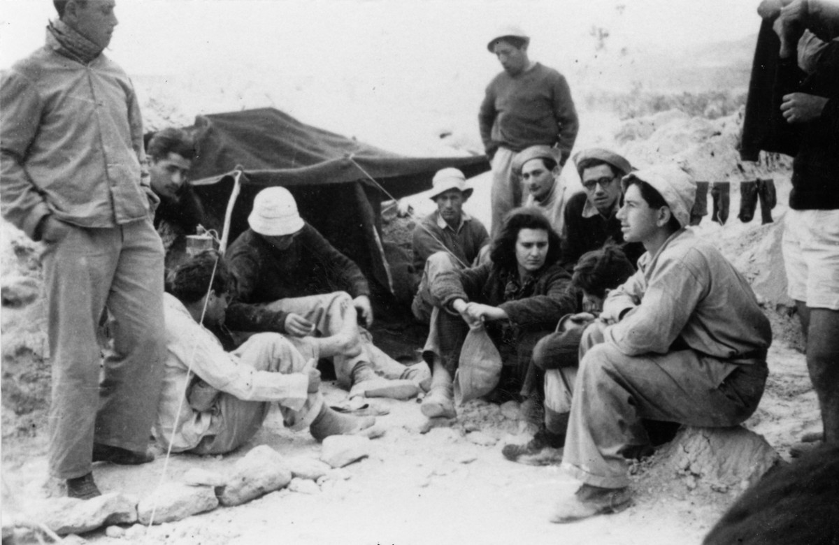 מסעות הפלוגה 1942-46