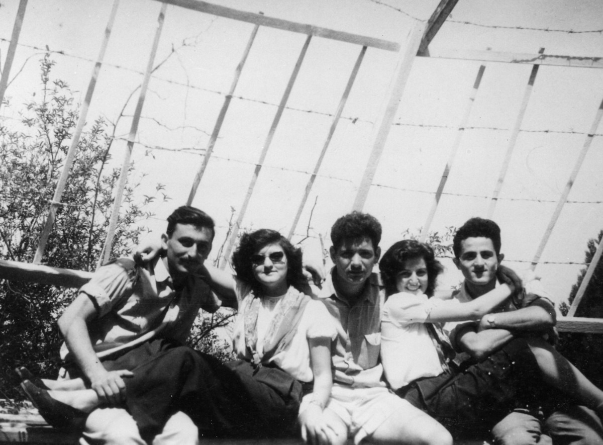 מפגשים חברתיים וטיולים של חברי ההכשרה לאחר תום מלחמת העצמאות(1949)