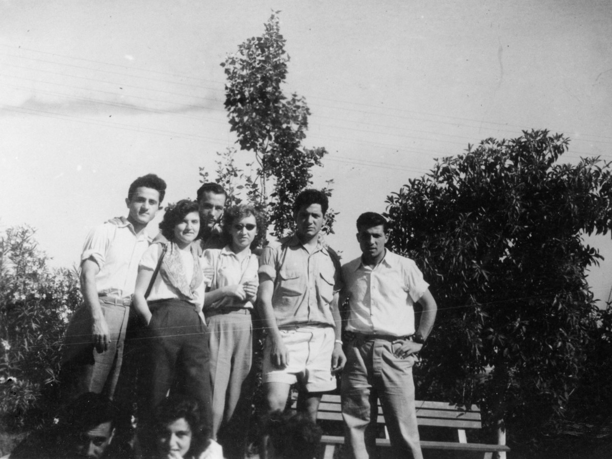 מפגשים חברתיים וטיולים של חברי ההכשרה לאחר תום מלחמת העצמאות(1949)
