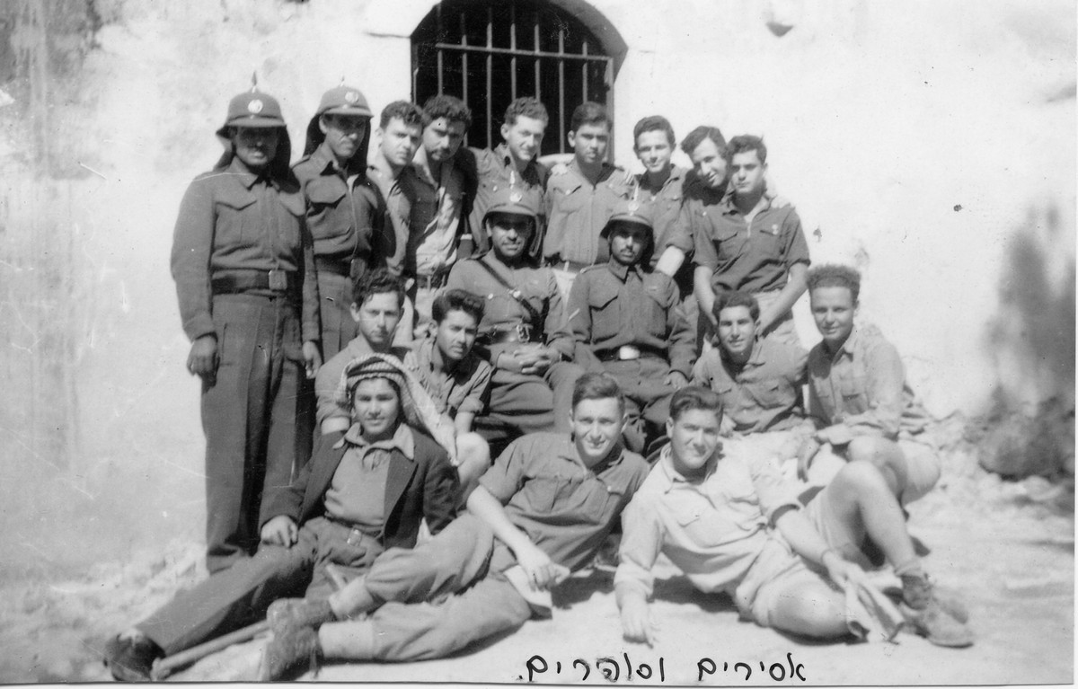 בכלא ובשבי