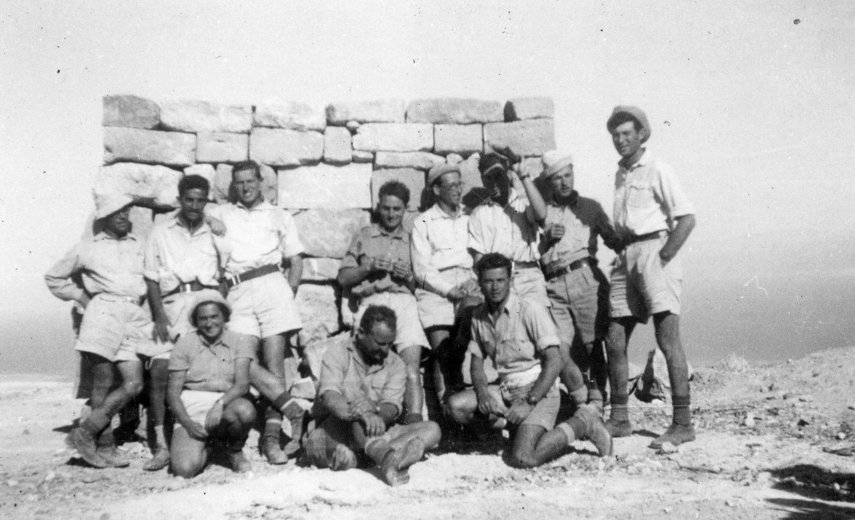 מסע ראשון למצדה-פסח 1942