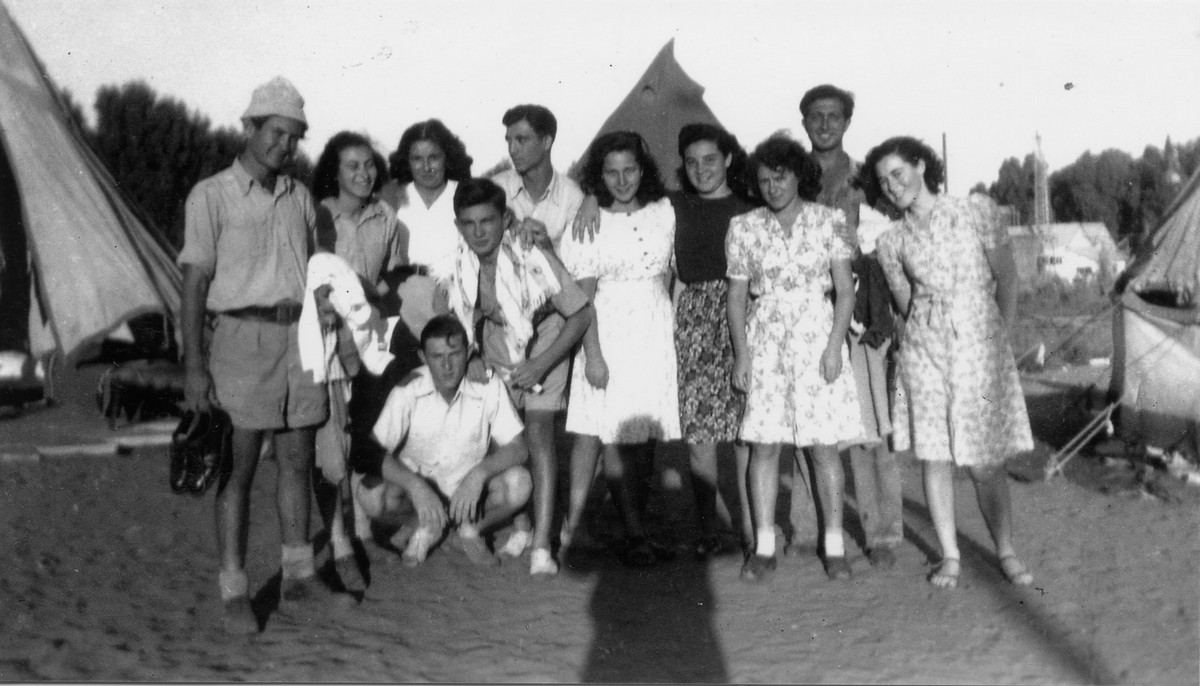 בגבעת חיים- גרעין ג' של מכבי צעיר 1946- 7.1945
