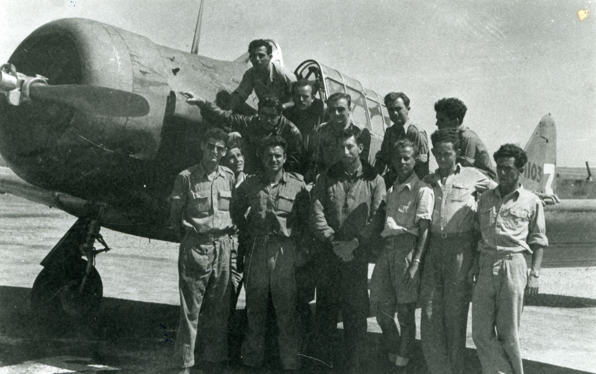 ניר-עם. מטה חטיבת הנגב, בסיס טייסת הנגב.