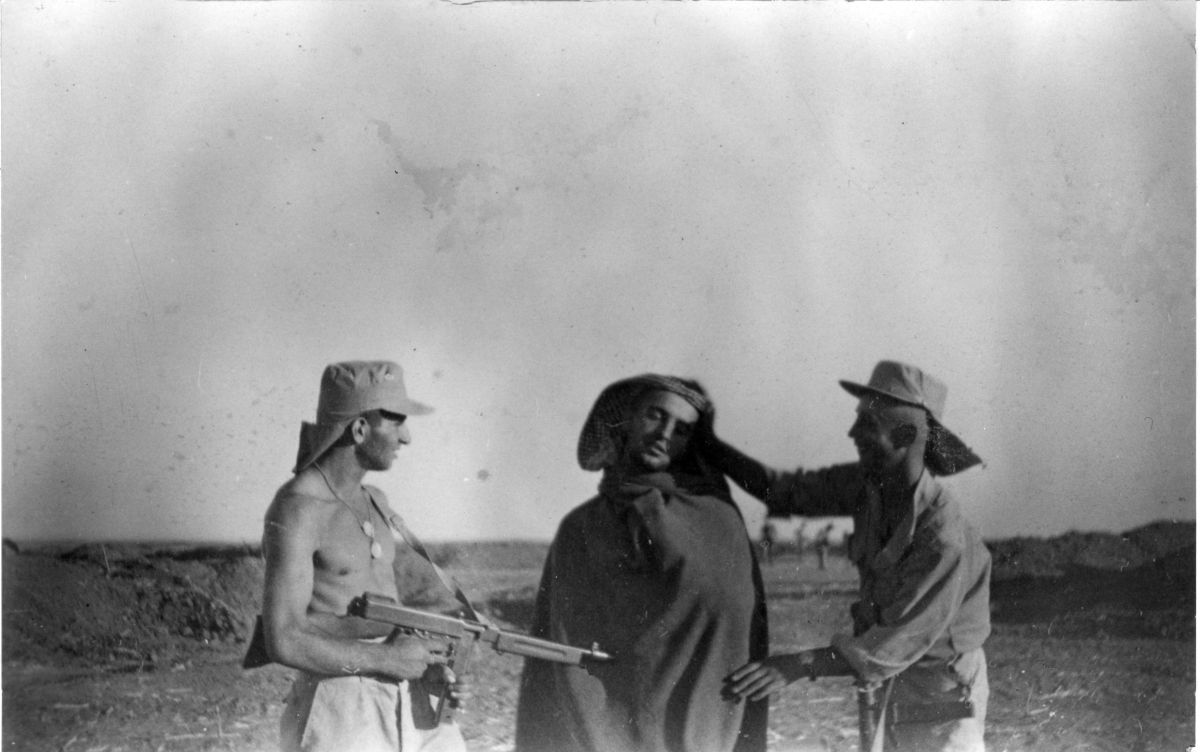 בכפר הוג' – בין הקרבות