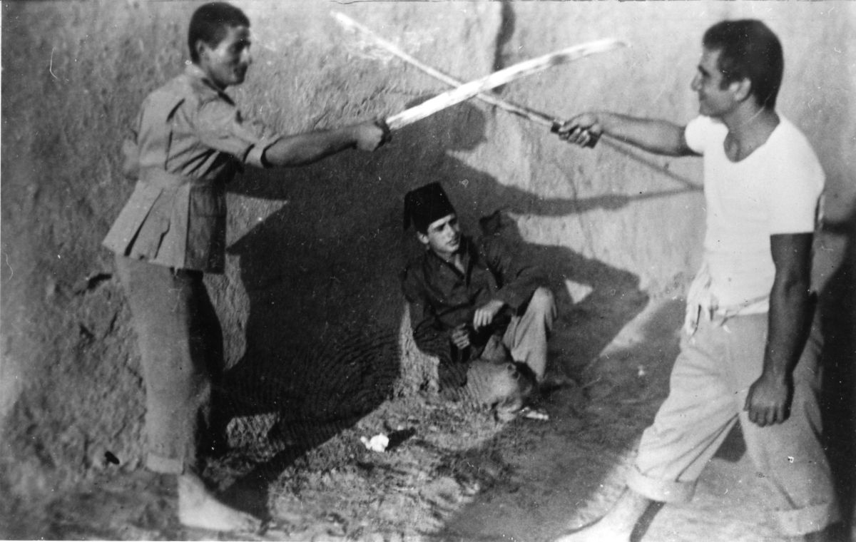 בכפר הוג' – בין הקרבות