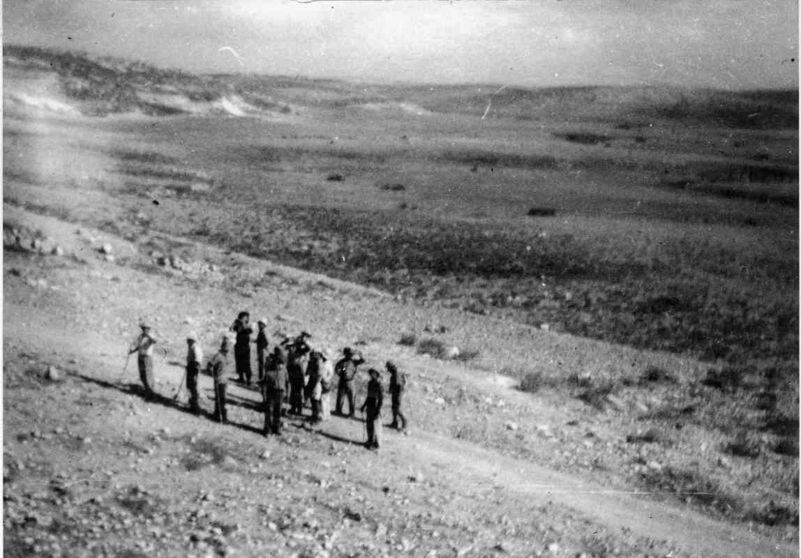 בכפר מנחם, אימונים וסיורים